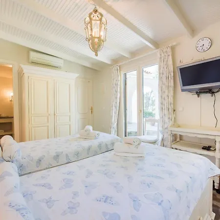 Villa #kallisti By Halu! Sani *