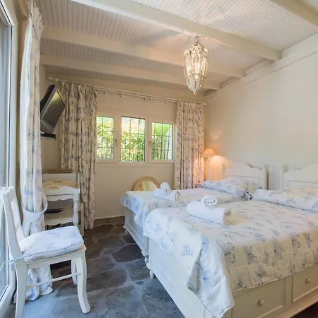 Villa #kallisti By Halu! Sani